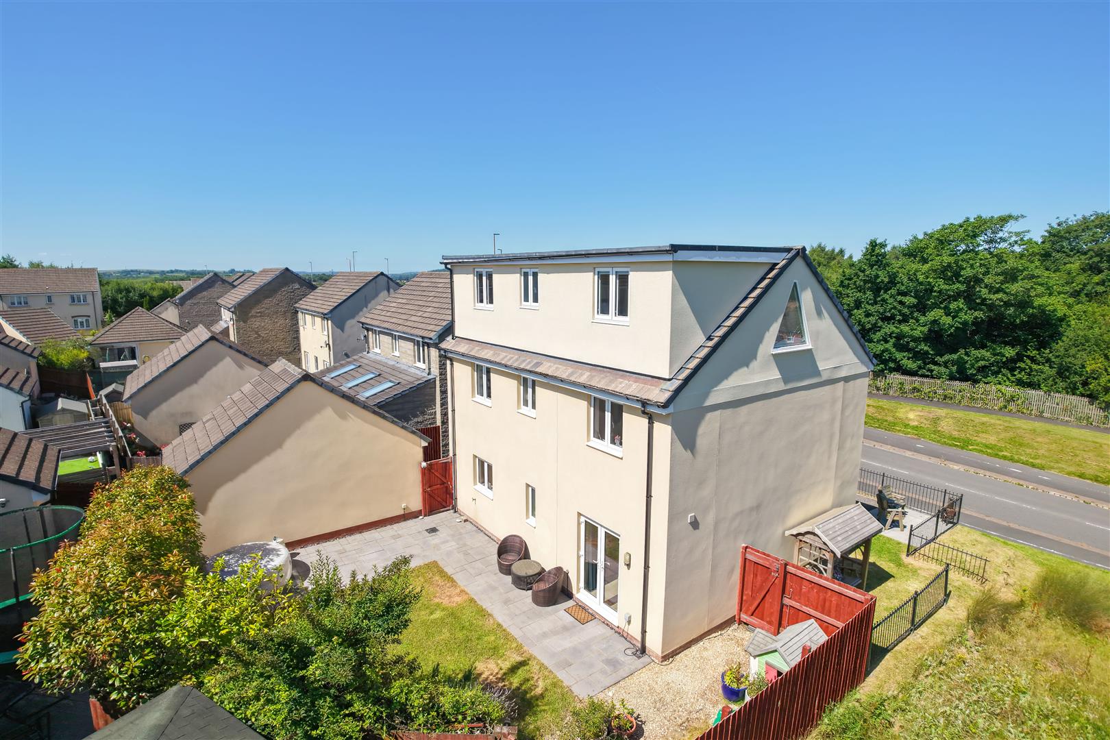 1 Lantern Close, Llanharan, Pontyclun, CF72 9ZB